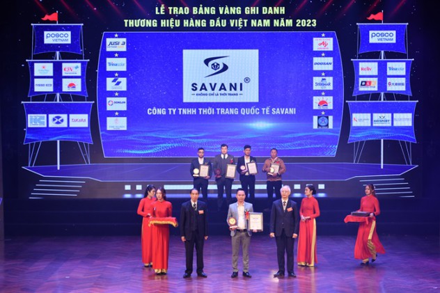 POLO - BAETON NHẬN GIẢI THƯỞNG